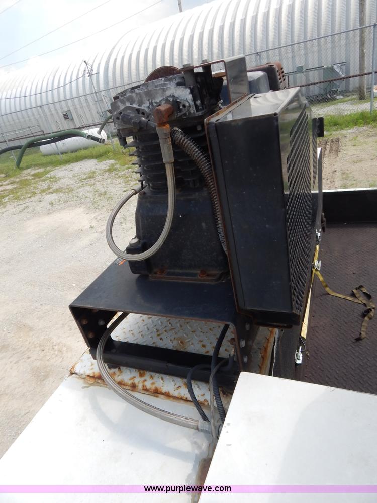 image for item G3193 2006 Ford F550 XL service truck