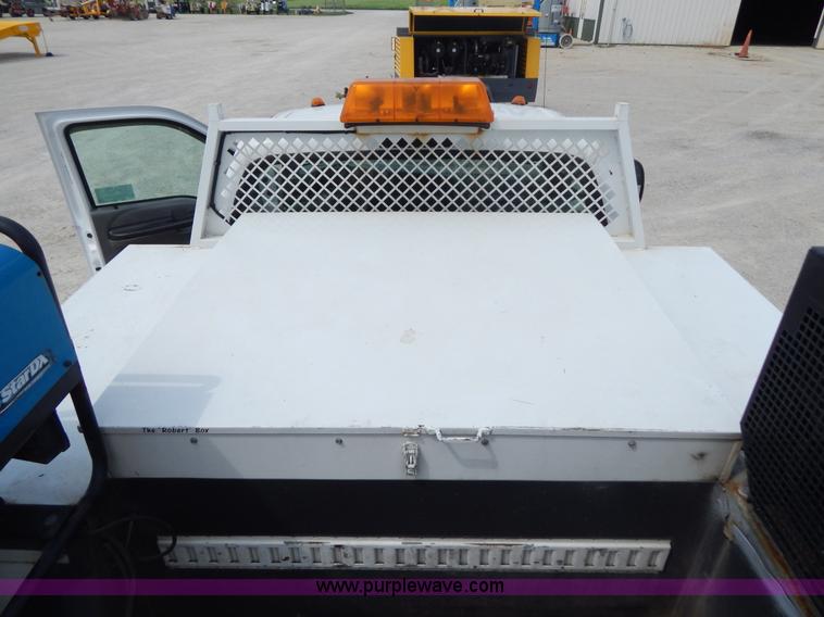 image for item G3193 2006 Ford F550 XL service truck