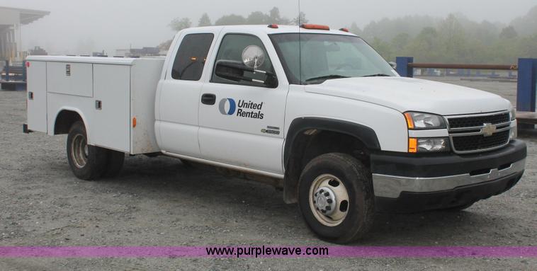 image for item H3577 2007 Chevrolet Silverado 3500 LS utility truck