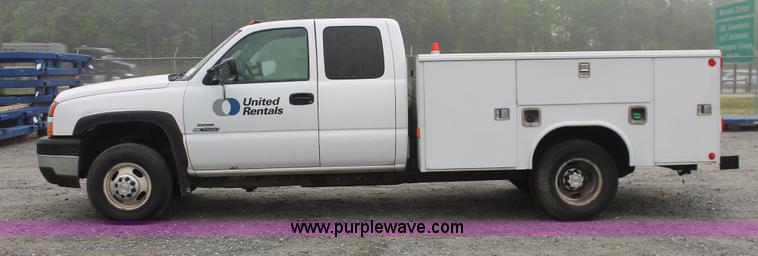 image for item H3577 2007 Chevrolet Silverado 3500 LS utility truck
