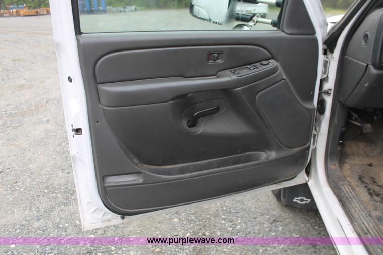 image for item H3577 2007 Chevrolet Silverado 3500 LS utility truck