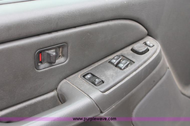 image for item H3577 2007 Chevrolet Silverado 3500 LS utility truck