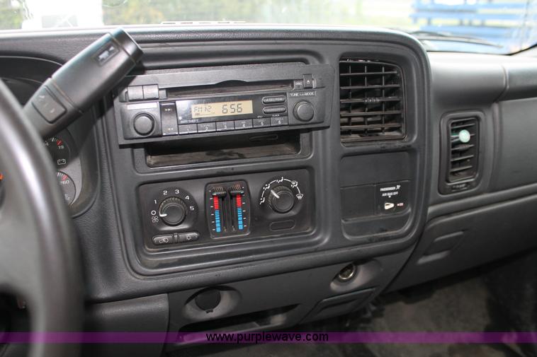 image for item H3577 2007 Chevrolet Silverado 3500 LS utility truck