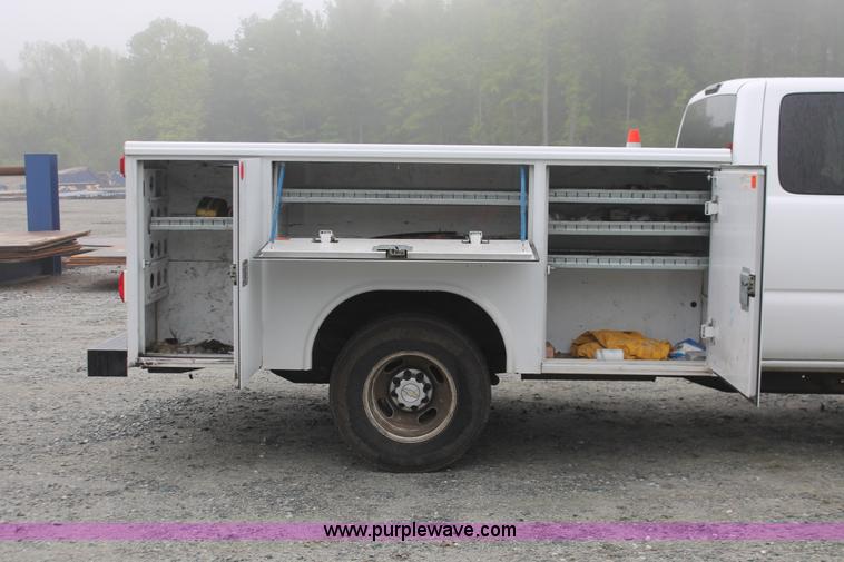 image for item H3577 2007 Chevrolet Silverado 3500 LS utility truck