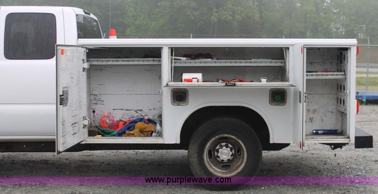 image for item H3577 2007 Chevrolet Silverado 3500 LS utility truck