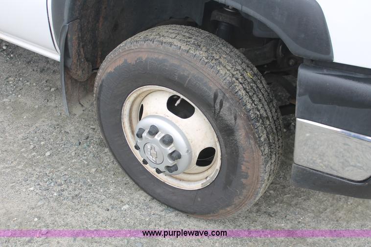 image for item H3577 2007 Chevrolet Silverado 3500 LS utility truck