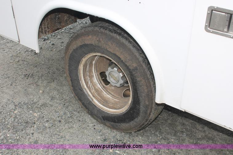 image for item H3577 2007 Chevrolet Silverado 3500 LS utility truck