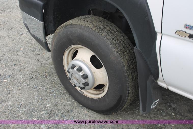 image for item H3577 2007 Chevrolet Silverado 3500 LS utility truck