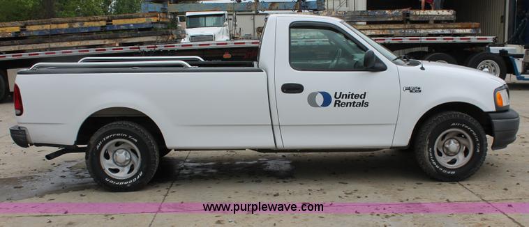 image for item H3578 2002 Ford F150 XL pickup truck