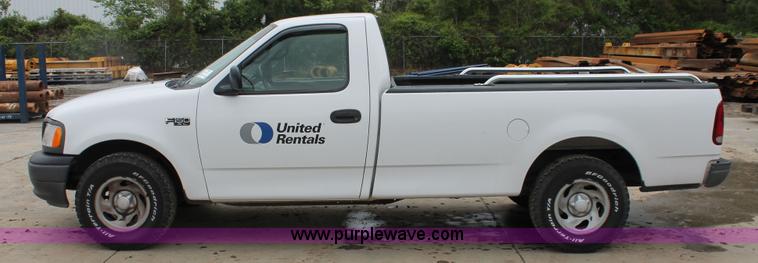 image for item H3578 2002 Ford F150 XL pickup truck