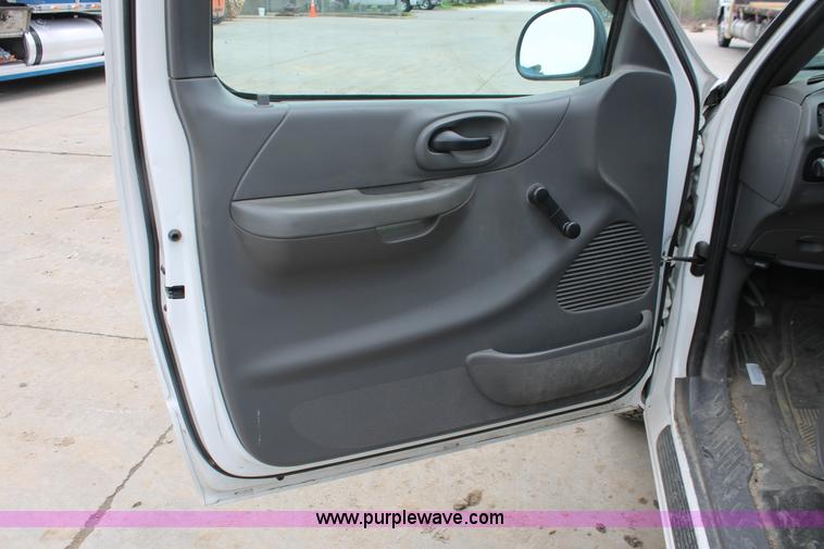 image for item H3578 2002 Ford F150 XL pickup truck