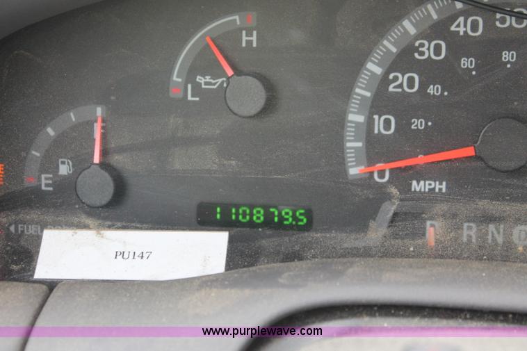 image for item H3578 2002 Ford F150 XL pickup truck