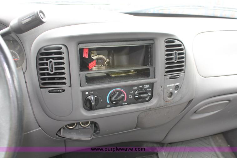 image for item H3578 2002 Ford F150 XL pickup truck