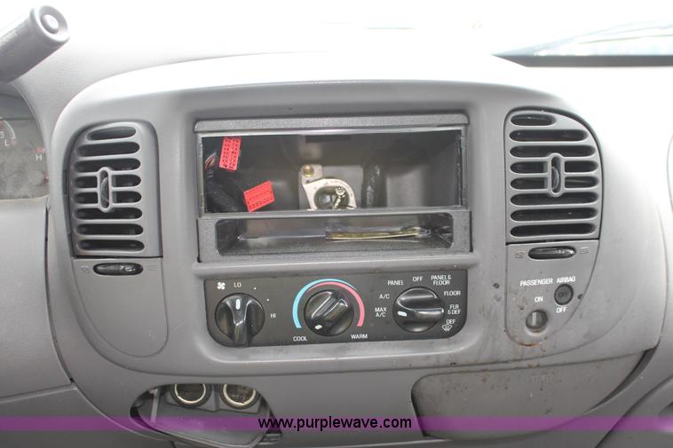 image for item H3578 2002 Ford F150 XL pickup truck