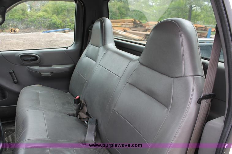 image for item H3578 2002 Ford F150 XL pickup truck