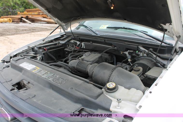 image for item H3578 2002 Ford F150 XL pickup truck