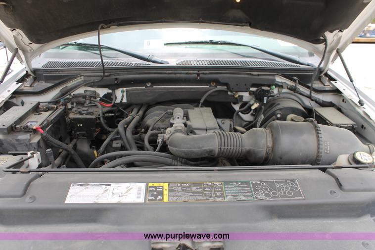 image for item H3578 2002 Ford F150 XL pickup truck