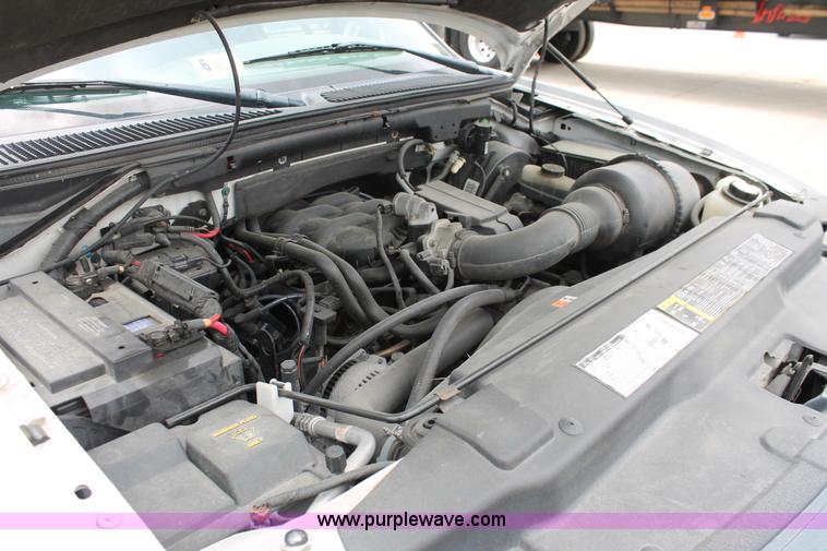 image for item H3578 2002 Ford F150 XL pickup truck