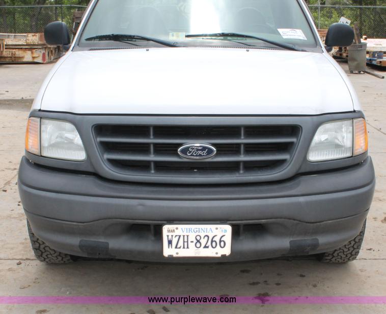 image for item H3578 2002 Ford F150 XL pickup truck