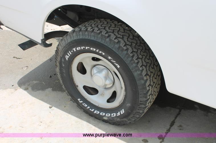 image for item H3578 2002 Ford F150 XL pickup truck