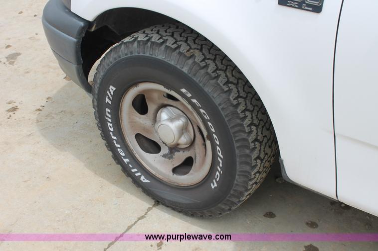 image for item H3578 2002 Ford F150 XL pickup truck