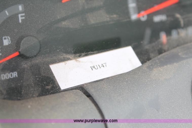 image for item H3578 2002 Ford F150 XL pickup truck