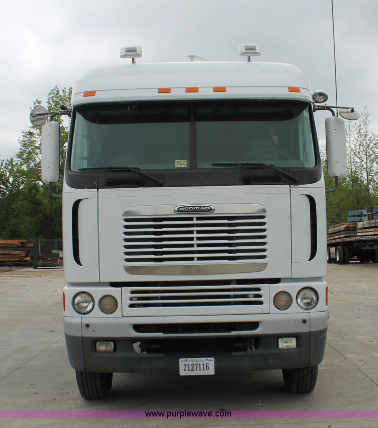 image for item H3579 2006 Freightliner Argosy flatbed truck