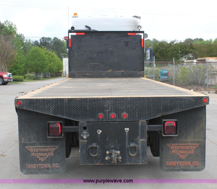image for item H3579 2006 Freightliner Argosy flatbed truck