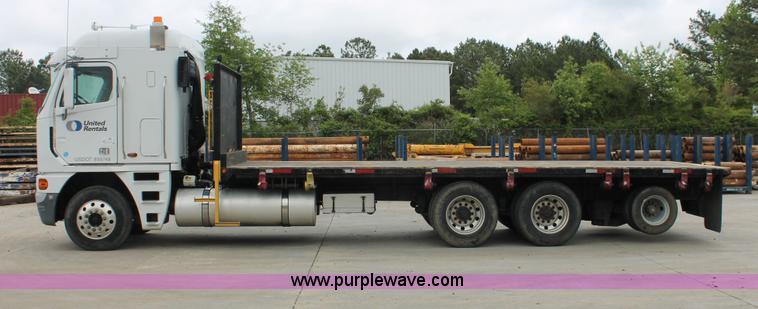 image for item H3579 2006 Freightliner Argosy flatbed truck