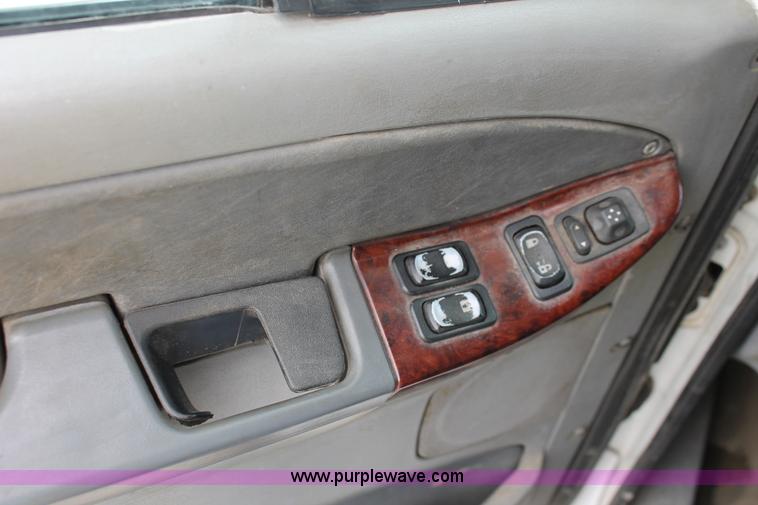 image for item H3579 2006 Freightliner Argosy flatbed truck