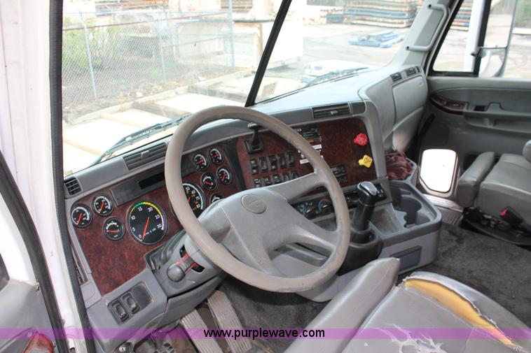 image for item H3579 2006 Freightliner Argosy flatbed truck