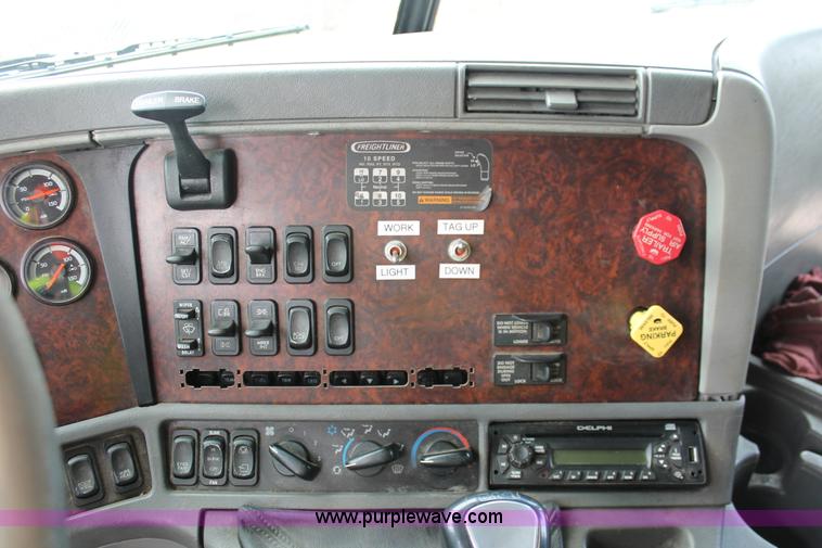 image for item H3579 2006 Freightliner Argosy flatbed truck