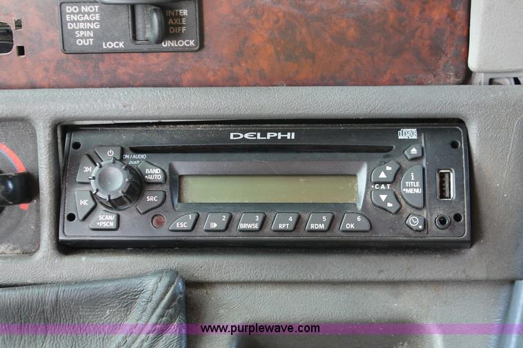 image for item H3579 2006 Freightliner Argosy flatbed truck