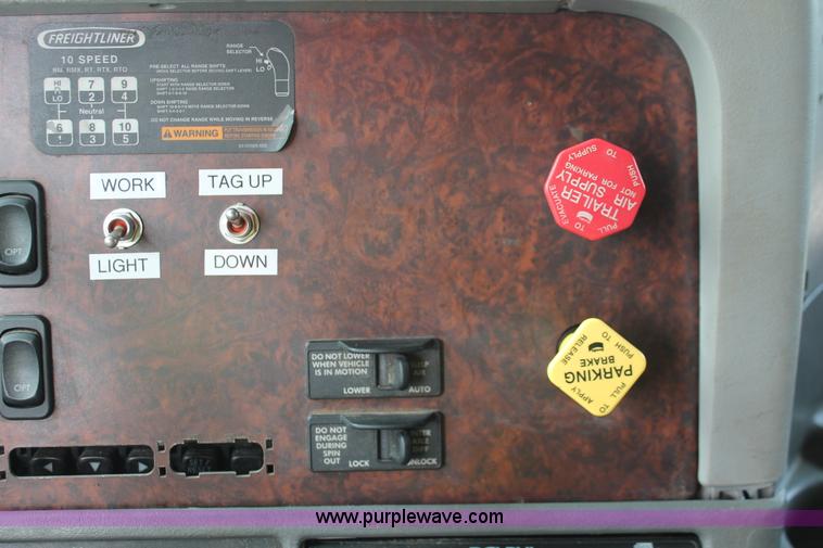 image for item H3579 2006 Freightliner Argosy flatbed truck