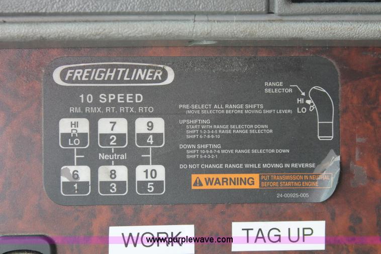 image for item H3579 2006 Freightliner Argosy flatbed truck