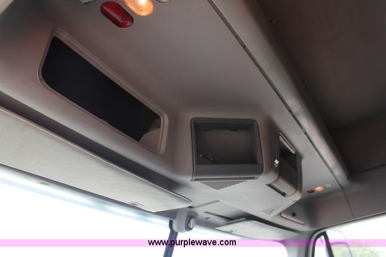 image for item H3579 2006 Freightliner Argosy flatbed truck