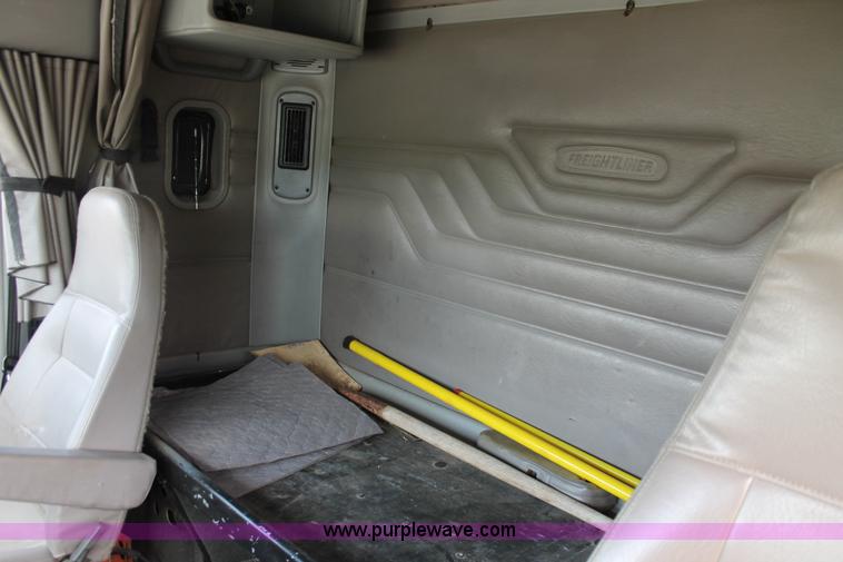 image for item H3579 2006 Freightliner Argosy flatbed truck