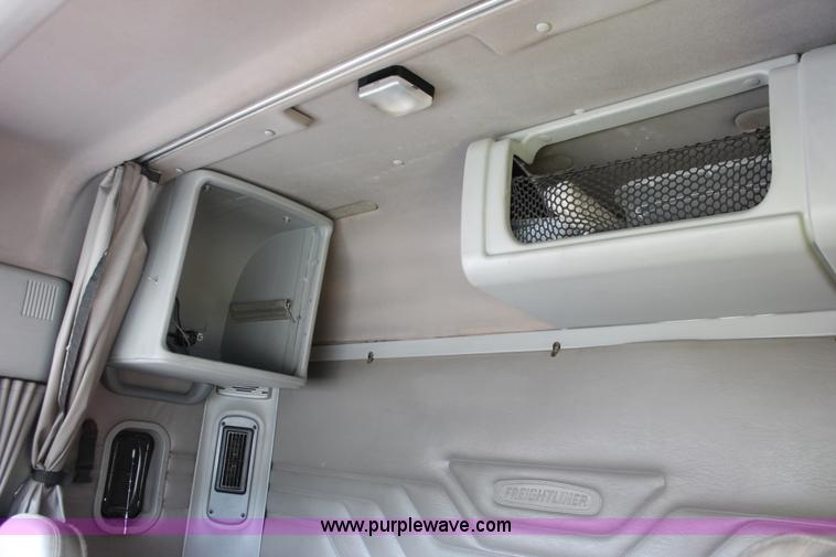 image for item H3579 2006 Freightliner Argosy flatbed truck