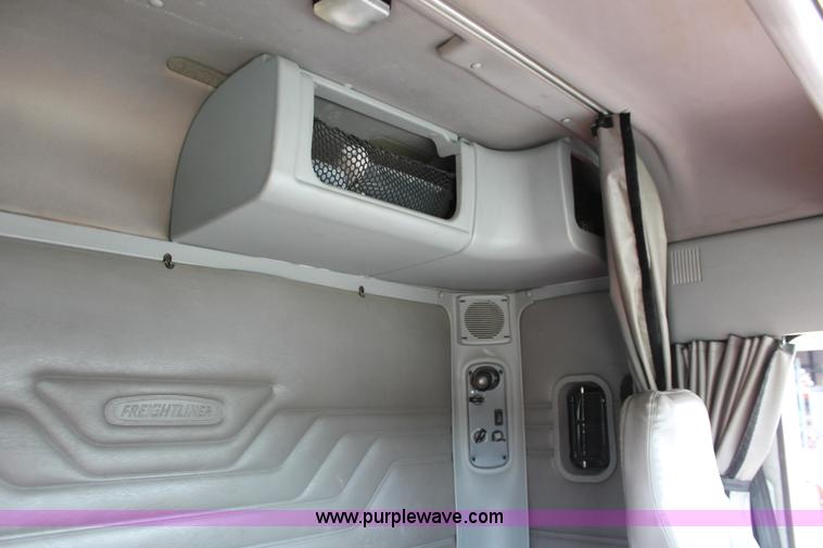 image for item H3579 2006 Freightliner Argosy flatbed truck