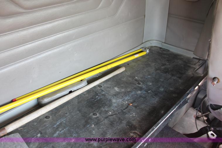 image for item H3579 2006 Freightliner Argosy flatbed truck