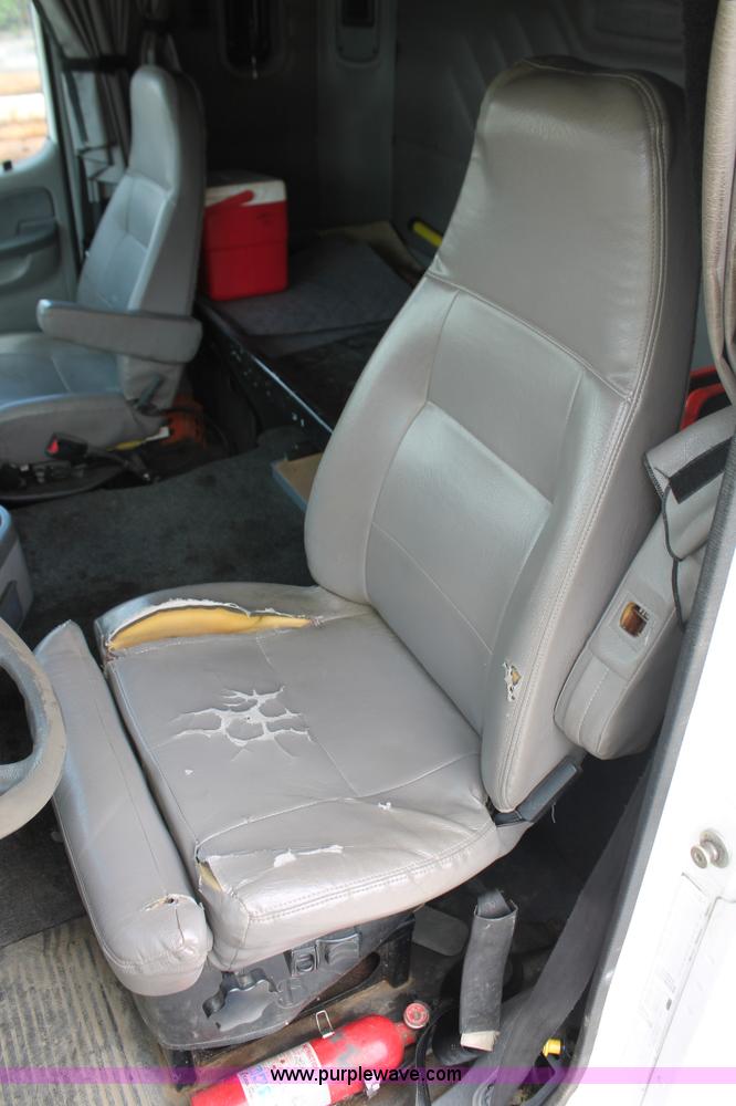 image for item H3579 2006 Freightliner Argosy flatbed truck