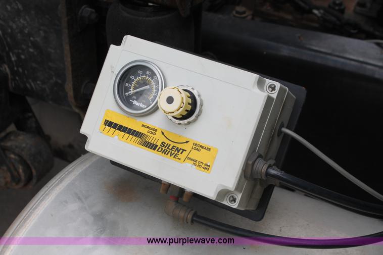 image for item H3579 2006 Freightliner Argosy flatbed truck