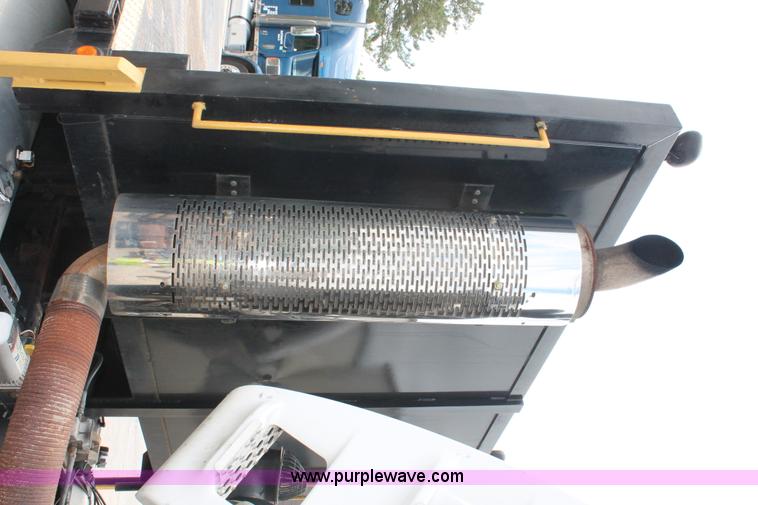 image for item H3579 2006 Freightliner Argosy flatbed truck