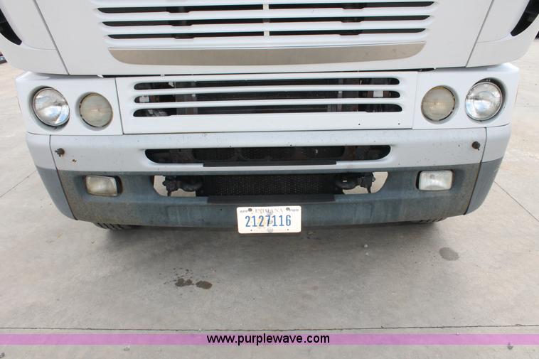 image for item H3579 2006 Freightliner Argosy flatbed truck