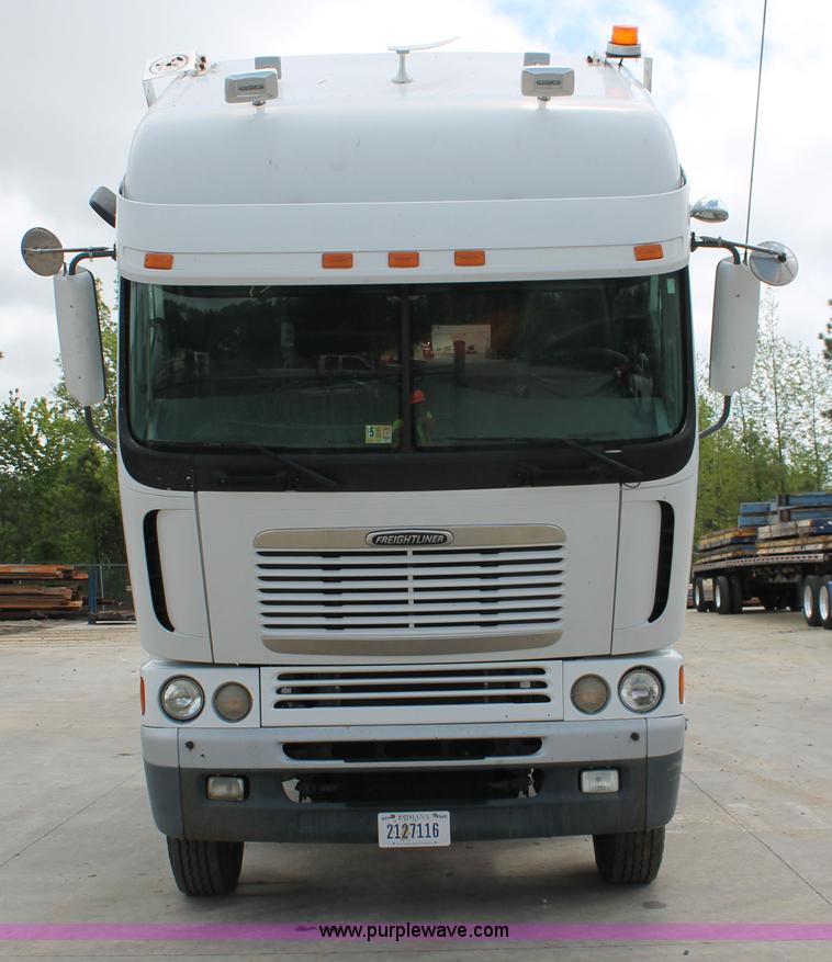 image for item H3579 2006 Freightliner Argosy flatbed truck