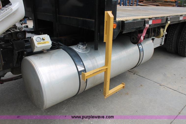 image for item H3579 2006 Freightliner Argosy flatbed truck