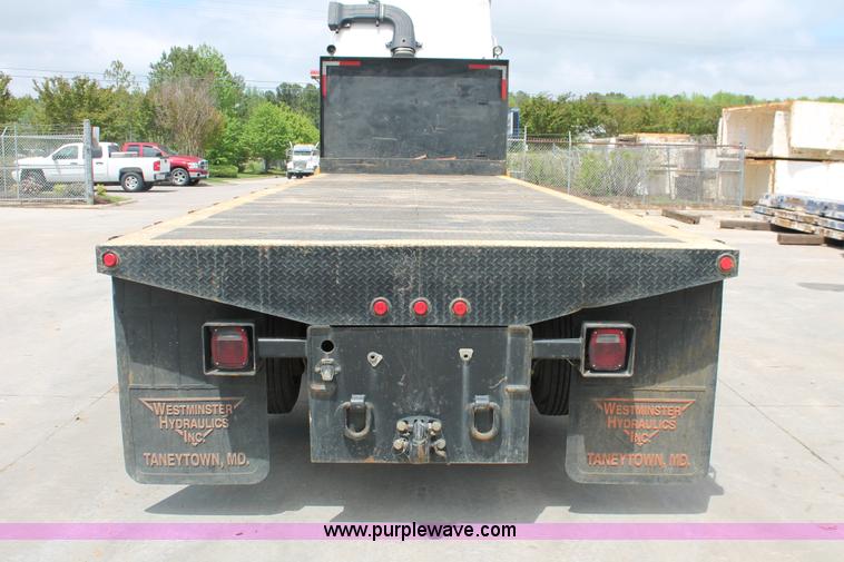 image for item H3579 2006 Freightliner Argosy flatbed truck
