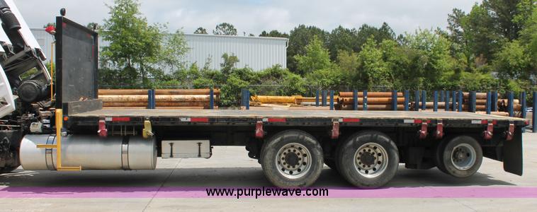 image for item H3579 2006 Freightliner Argosy flatbed truck