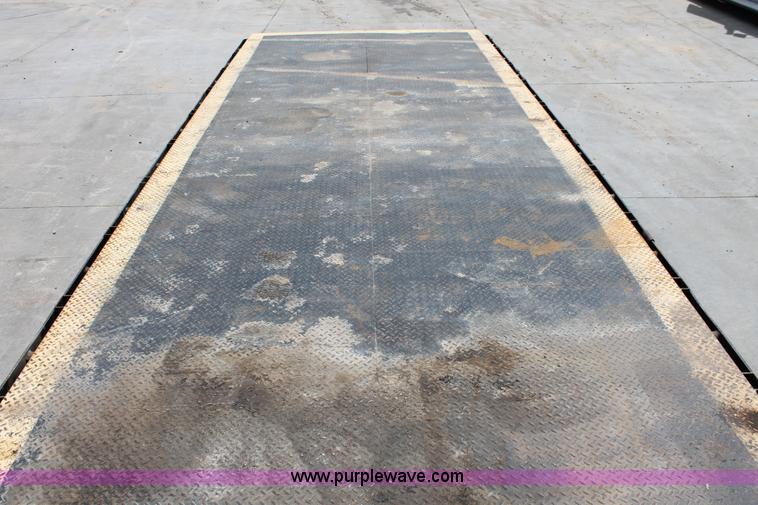 image for item H3579 2006 Freightliner Argosy flatbed truck