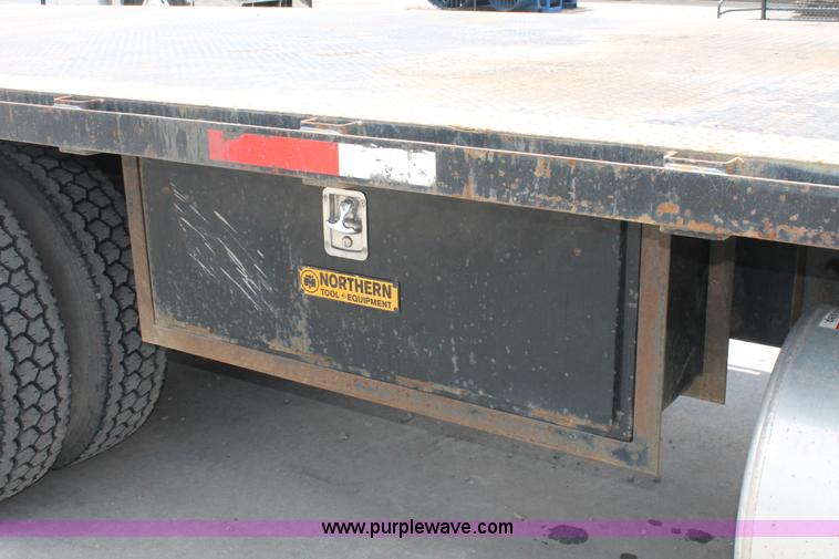 image for item H3579 2006 Freightliner Argosy flatbed truck